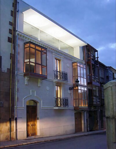 Fachada del edificio del colegio de arquitectos
